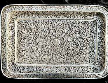 Wunderschönes Sterling-Silber Tablett 1486 g handgearbeitet in Repoussé-Technik