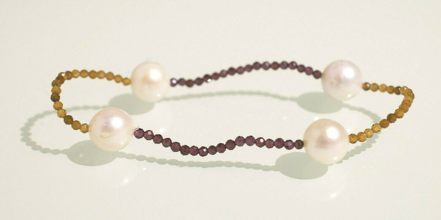 "FANTASY" Armband Facettierte 3 mm Granate und Karneole mit 4 weißen Zuchtperlen