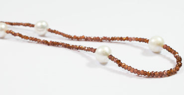 Halskette Granada Echte Perlen mit facettierten Granaten