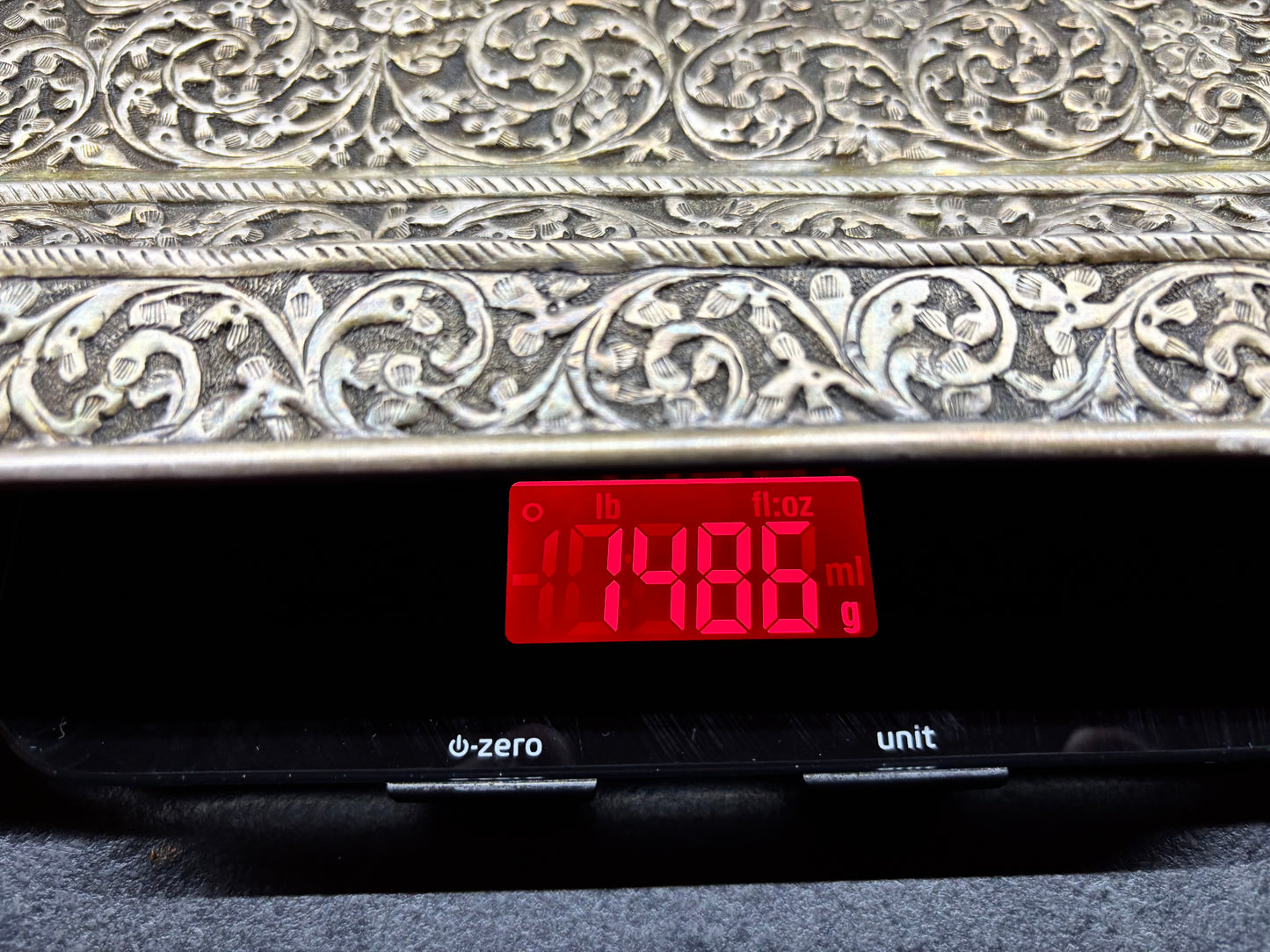 Wunderschönes Sterling-Silber Tablett 1486 g handgearbeitet in Repoussé-Technik