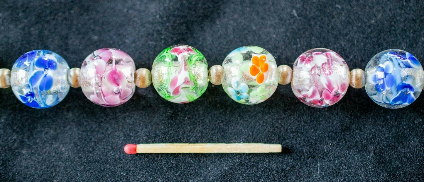 Traumhafte 18mm handverzierte Muranoglasperlenkette 22 Perlen mit Magnetschließe